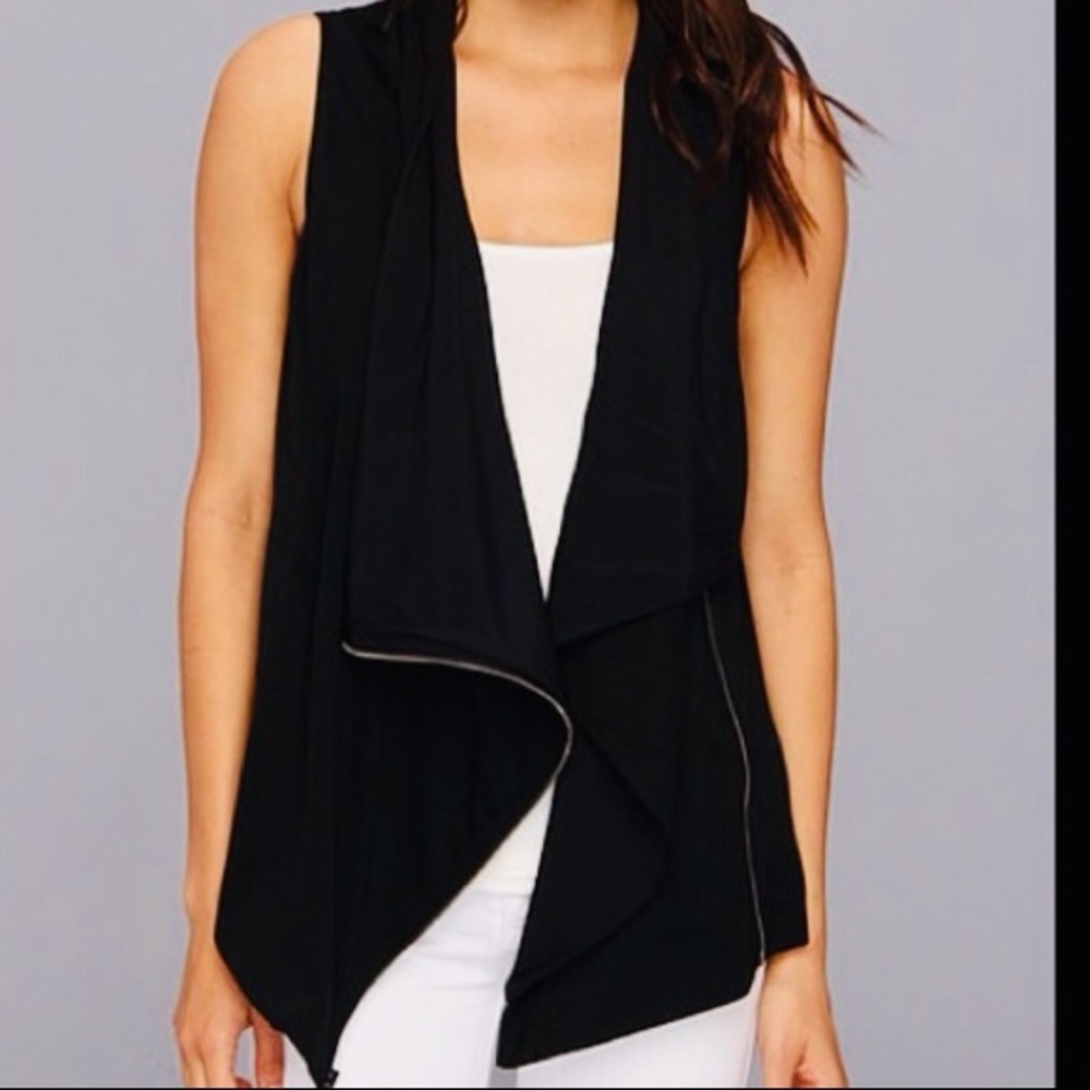 DKNYC women’s black asymmetric zip up vest sleeve small
